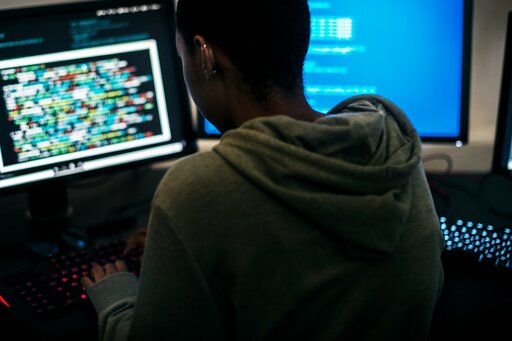 Największe ryzyka IT - błędy w kodzie, cyberataki, RODO