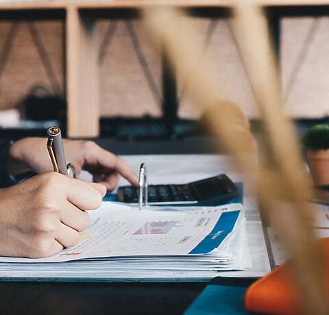 Jak zgłosić szkodę z OC księgowego - przewodnik krok po kroku