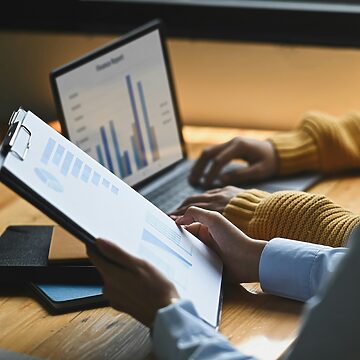 Lloyd's vs polskie towarzystwa - analiza OC księgowych