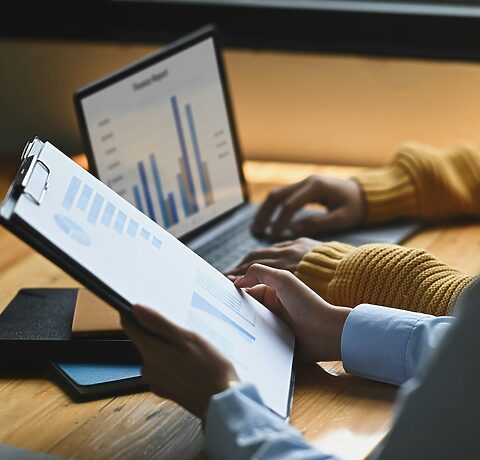 Lloyd's vs polskie towarzystwa - analiza OC księgowych