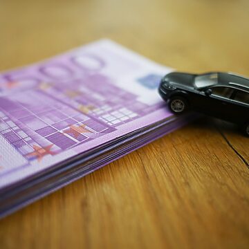 Jak zapłacić podatek od zakupu samochodu przez internet?